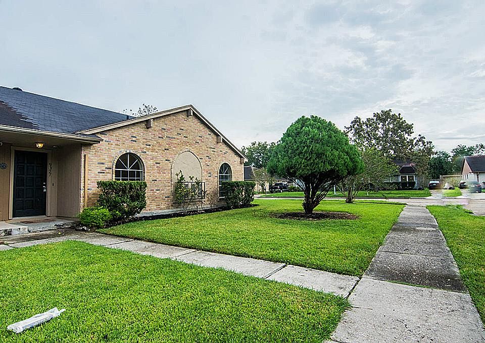 1st image of 9327 Barrowhollow Dr