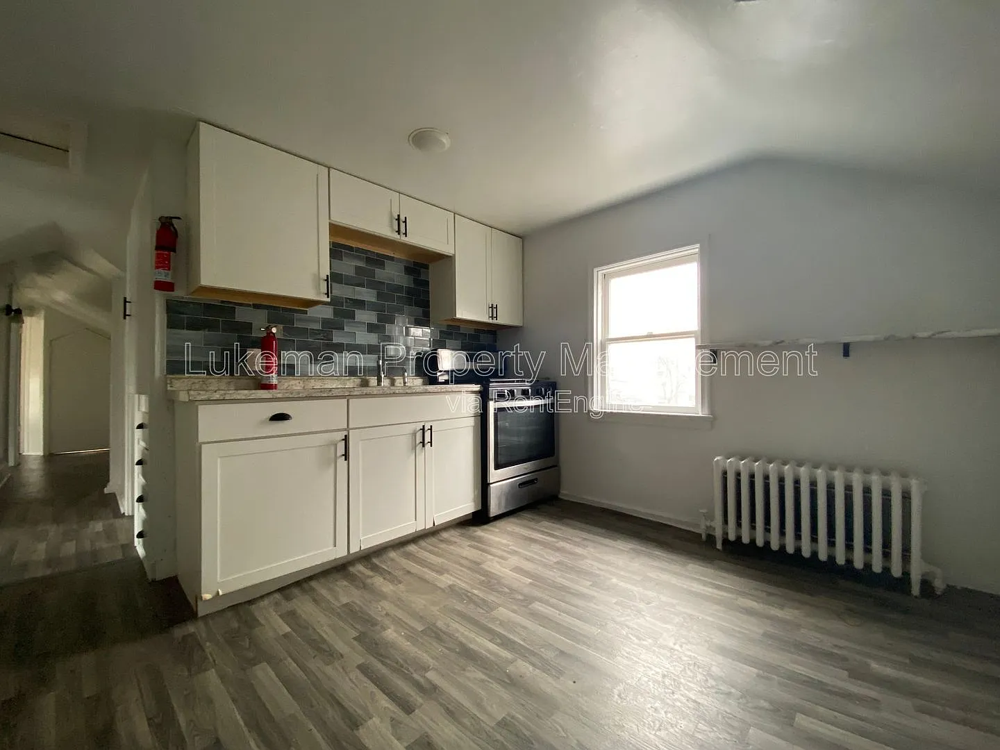 415-417 W Oak St photo 1