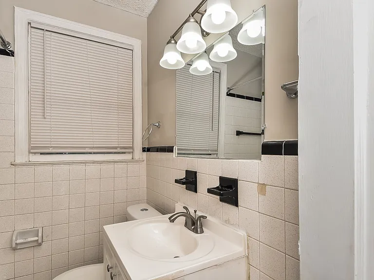 15881_029_bathroom_13369222.jpg