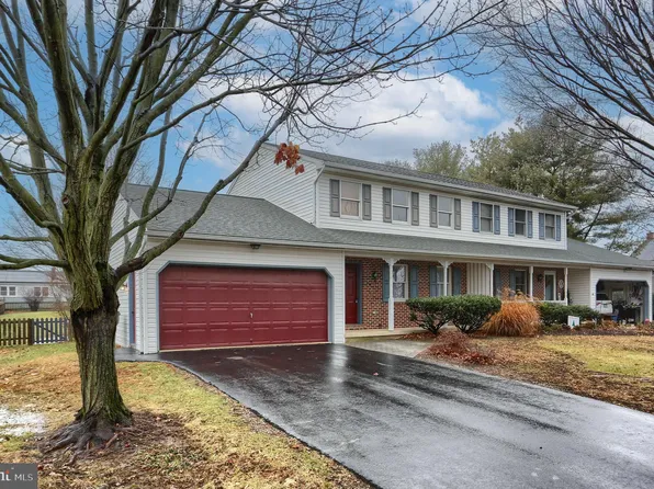 2 Brian Dr, Lititz, PA 17543