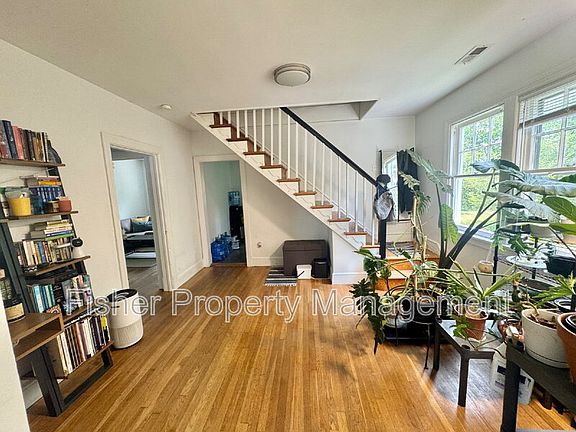 5th image of 2205 Fenton St