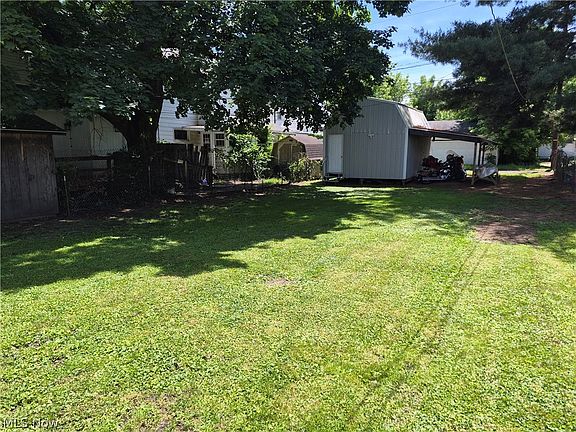 5th image of 1029 E Main St