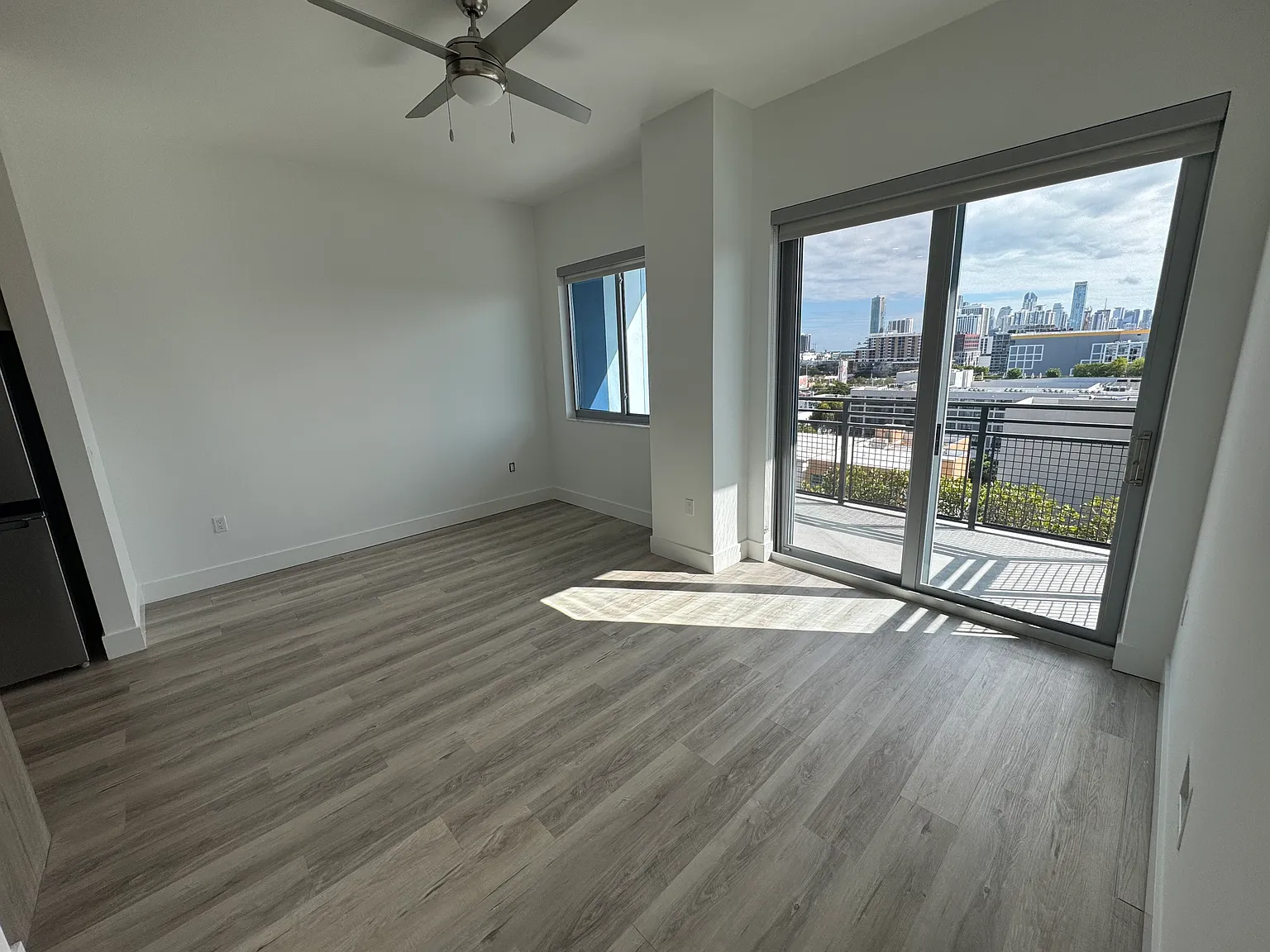 1 bed, 700 sqft, $2,190 — Photo 2