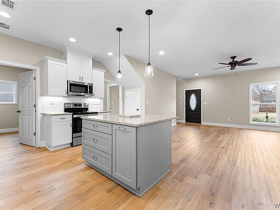 3rd image of 2801 Stardust Dr