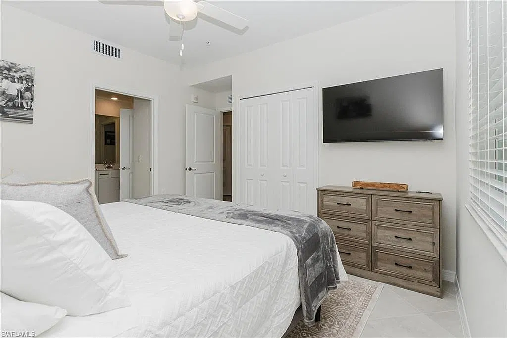 15835 Green Acres Ave — Photo 3