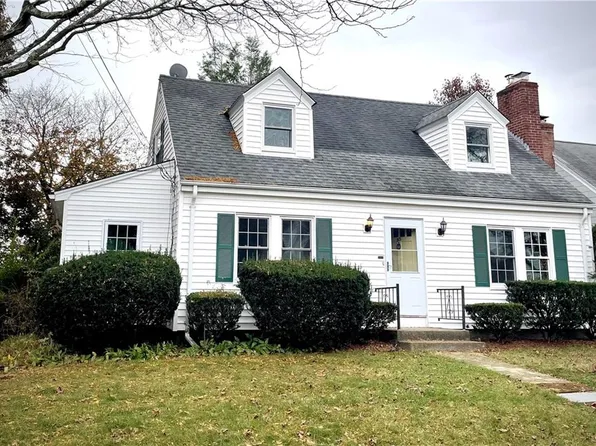 85 Wannamoisett Rd, East Providence, RI 02914