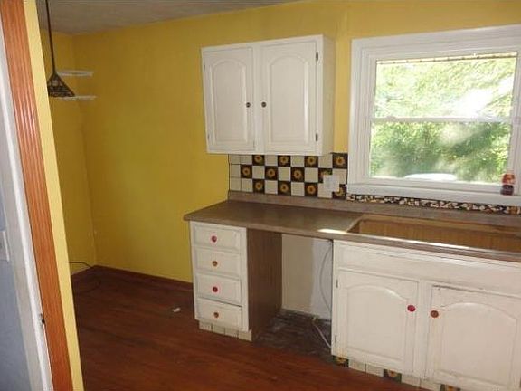 5th image of 6798 Hoover Ave