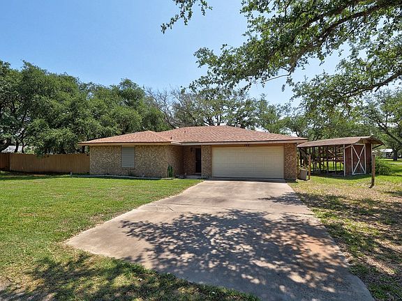 3rd image of 122 Greenway Ln