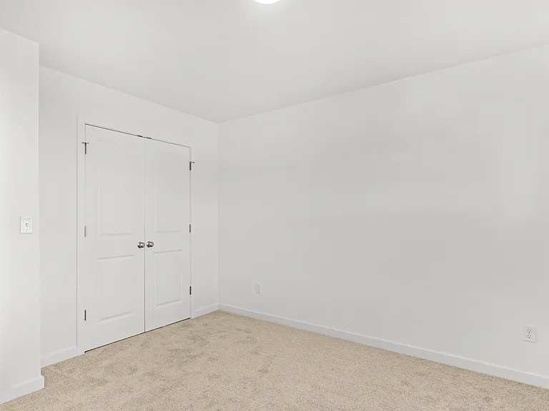 810 Lambert Cir — Photo 8