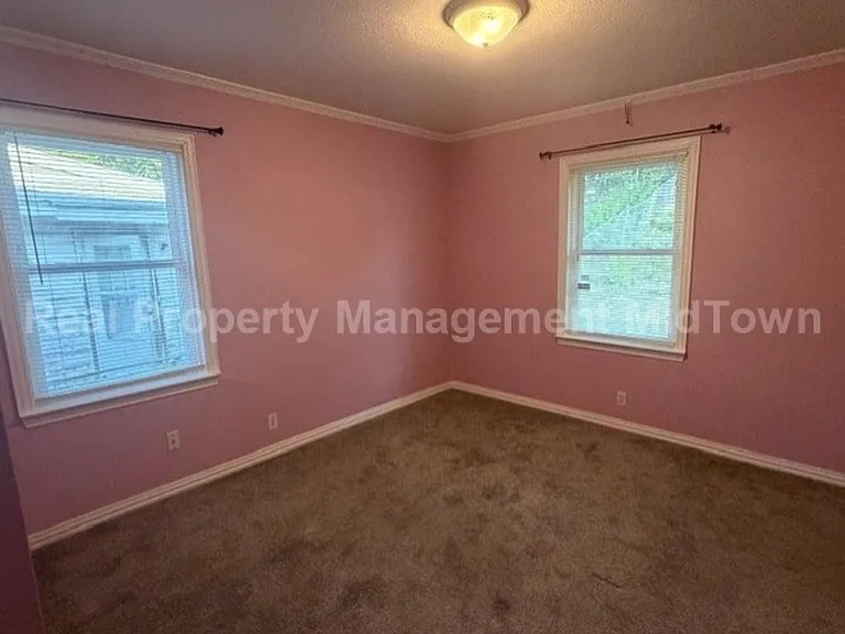 1301 Burleson St — Photo 14