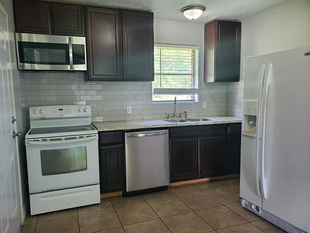 2352 Wise St - 2352 WISE — Photo 4
