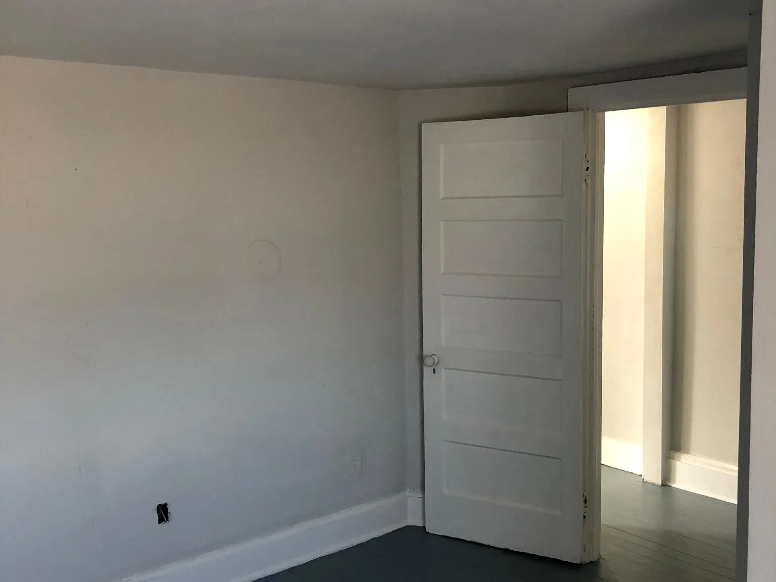1211 Dixon St — Photo 2