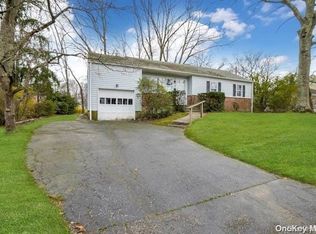 14 Norma Ln, Kings Park, NY 11754