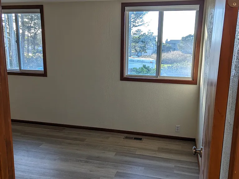 2136 NW Jetty Ave — Photo 19