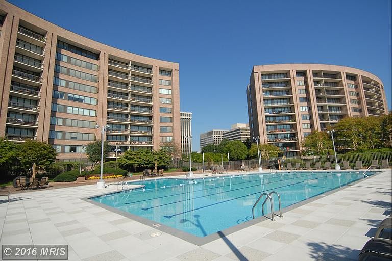 1st image of 1805 Crystal Dr APT 611S