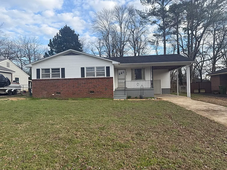 2602 Waltham Dr NE — Photo 2