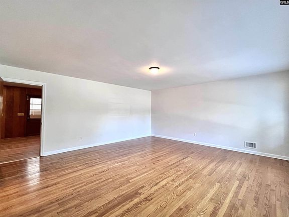 3rd image of 127 Whispering Pines Cir