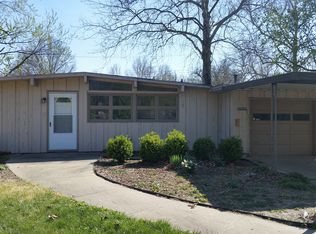 1537 SW 23rd St, Topeka, KS 66611