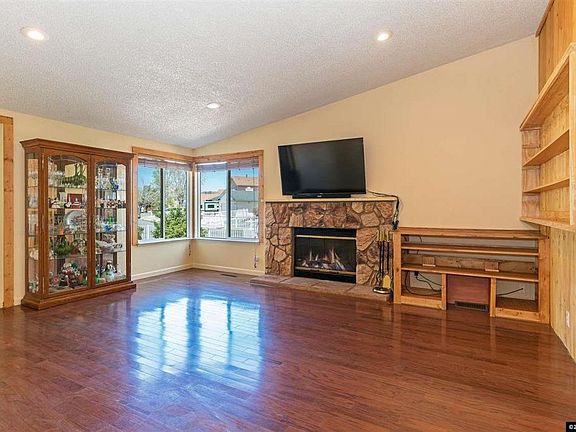4th image of 1685 O'Malley Dr