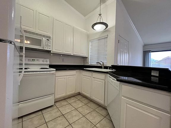 4th image of 78650 Avenue 42 #15