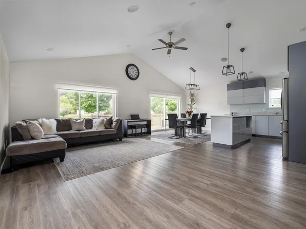 2126 Woodcock Ln, Traverse City, MI 49685