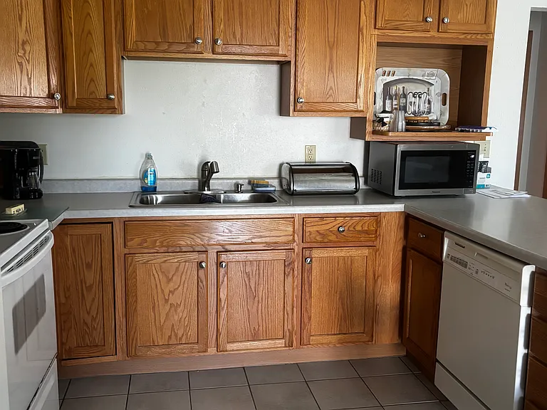 7601 John Ave — Photo 4