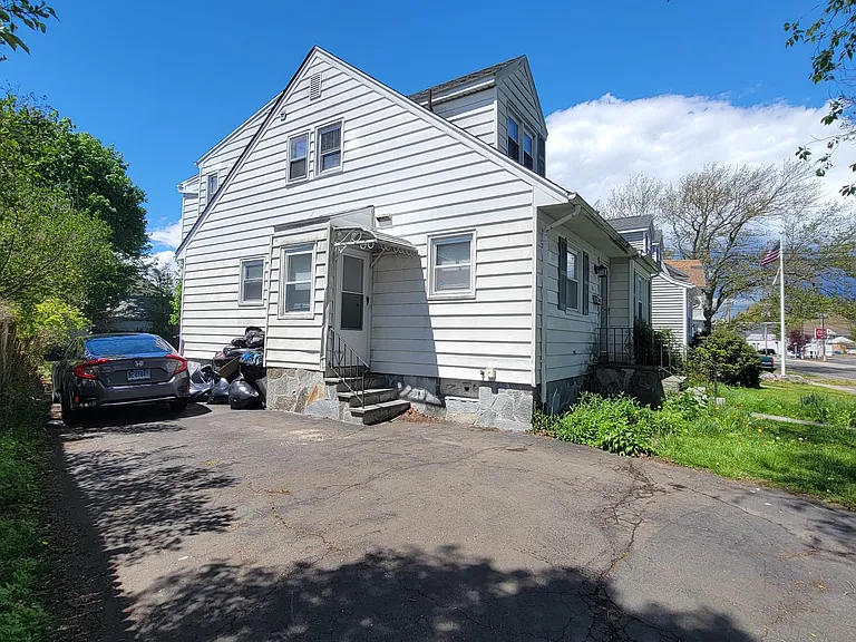 18 Townsend Ave #18 — Photo 2
