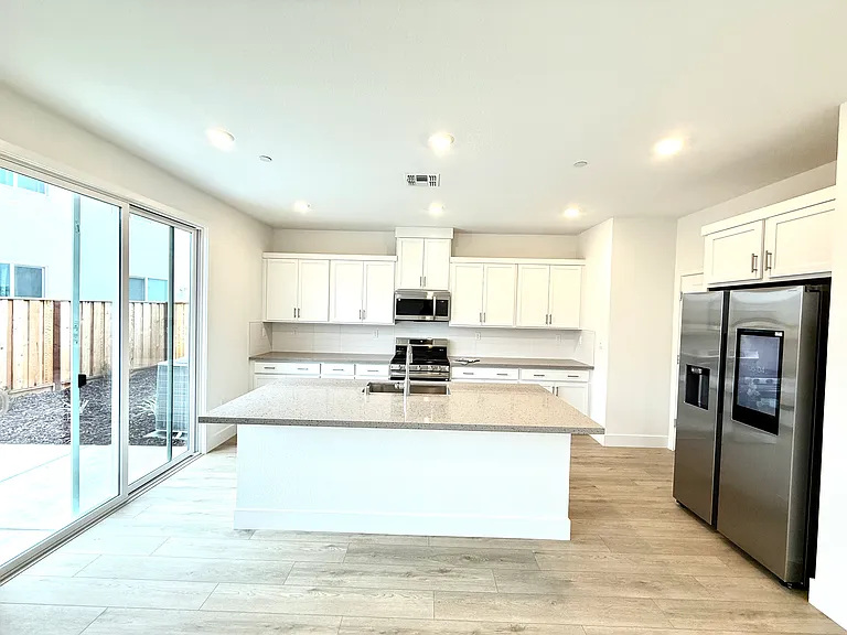 3323 Cascade Dr — Photo 3