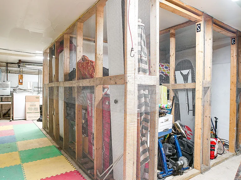 249 Queen St #2 — Photo 32