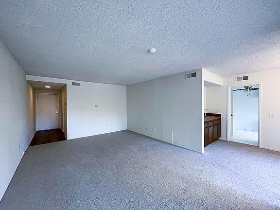 4th image of 500 S Oak Knoll Ave Unit 15