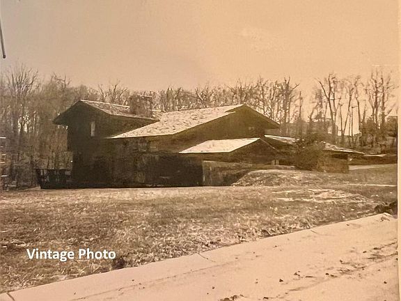 2nd image of 604 Greenwich Green Ln
