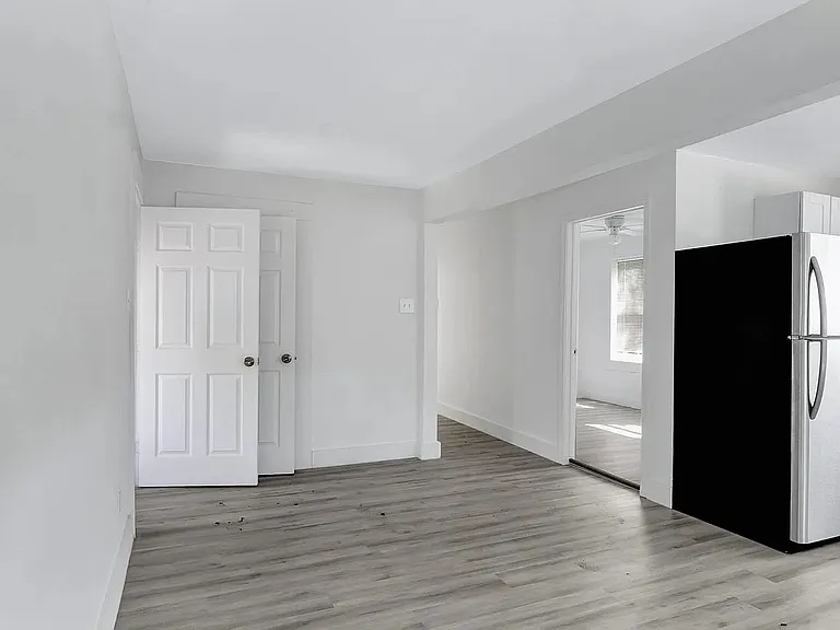 2735 Stuart Dr — Photo 20