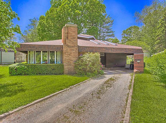 3rd image of 1509 Grandview Dr