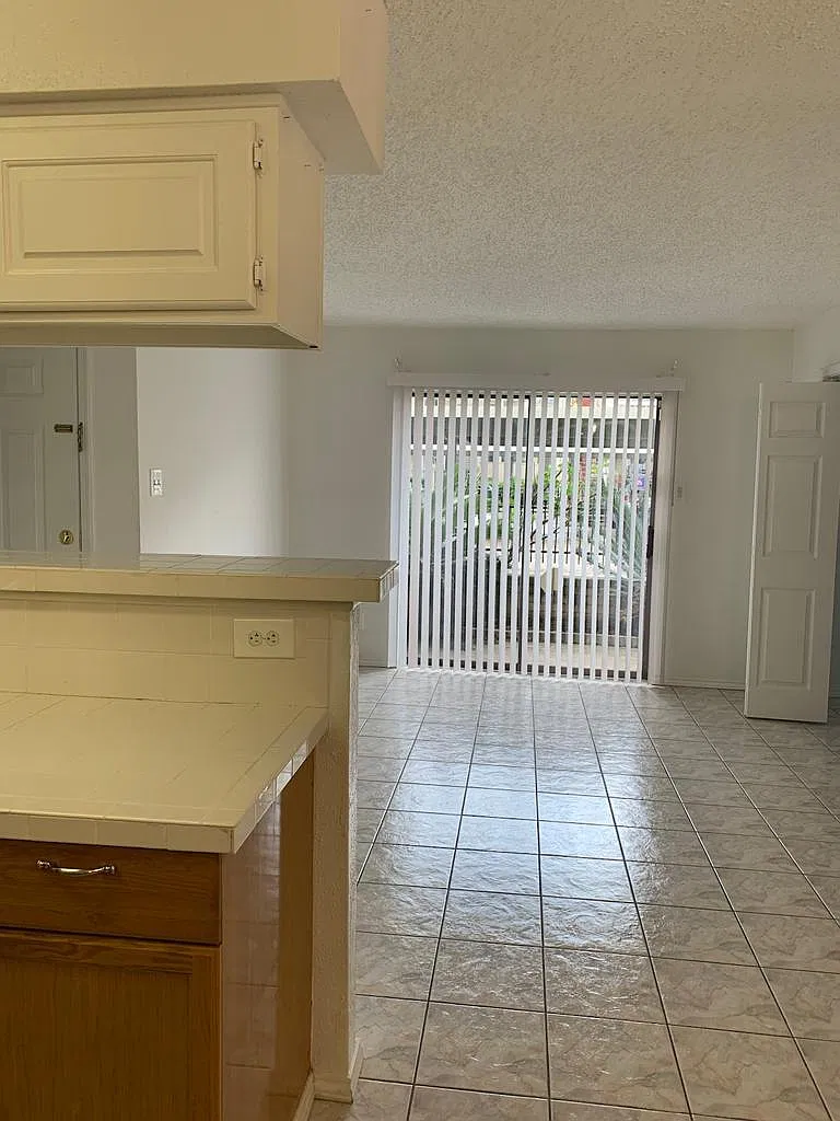 2 bed, 796 sqft, $1,200 — Photo 4