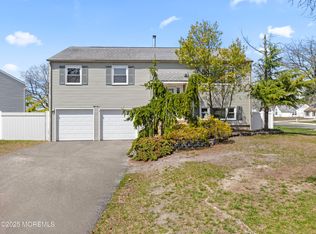 1064 Tralee Dr, Toms River, NJ 08753