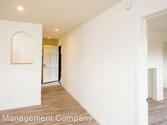 4th image of 112 Dudley Ave APT B