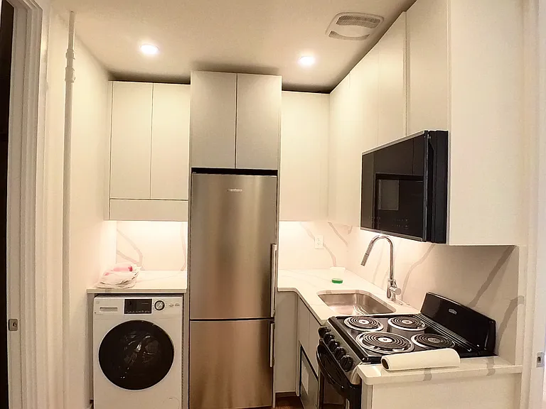 223 E 21st St #4F — Photo 2
