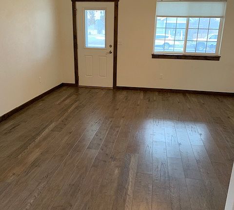 4th image of 205 S Ruby St #2
