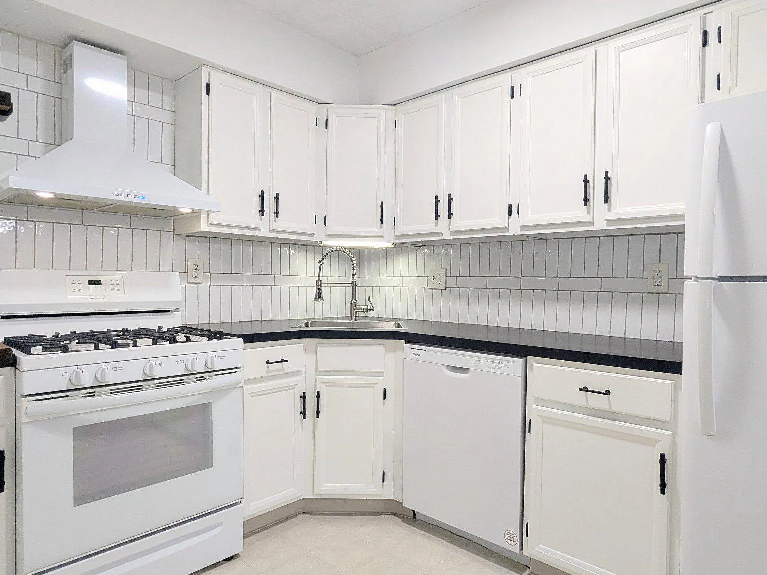 2 bed, 2.0 bath, 1233 sqft, $2,200 — Photo 2