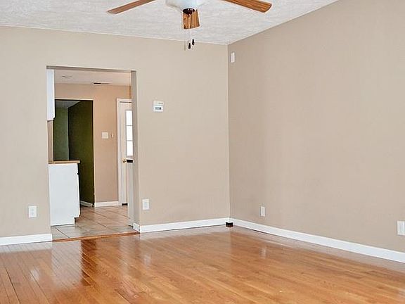 2nd image of 105 E Meadow Heights Ave