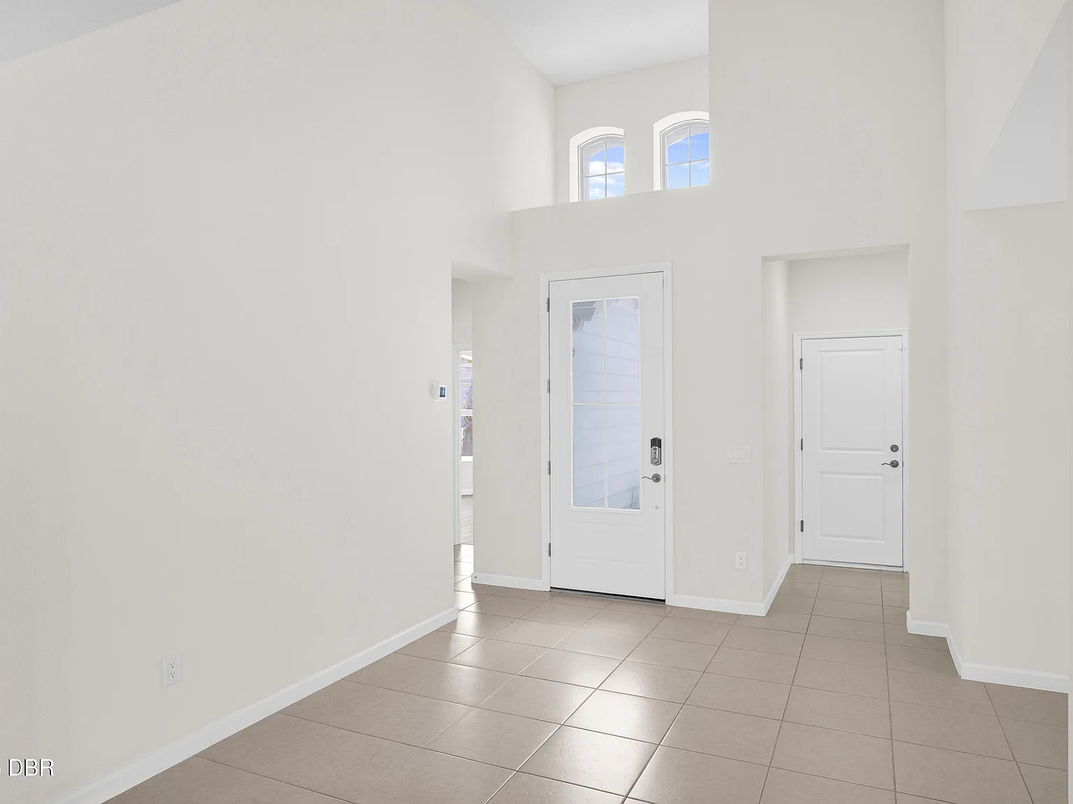3 bed, 2.0 bath, 1922 sqft, $3,000 — Photo 2