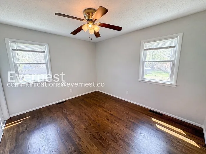11912 Beacon Ave — Photo 13
