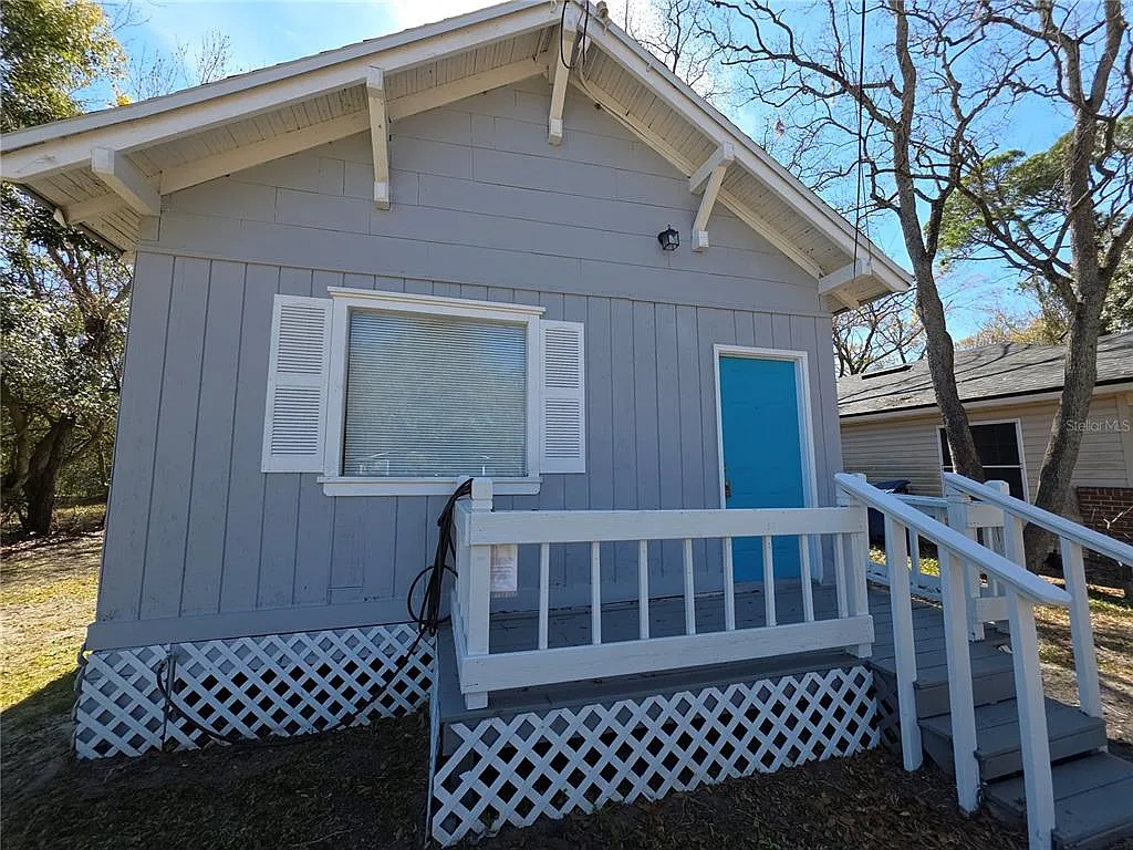 3 bed, 1.0 bath, 1044 sqft, $1,050 — Photo 1