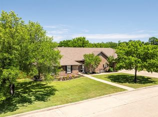 210 Arthur Dr, Kennedale, TX 76060