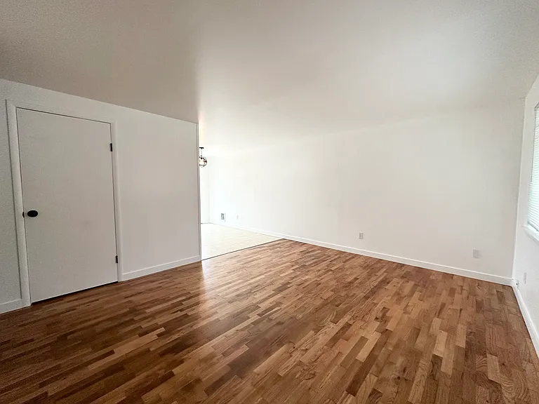 115 Barbara Ln — Photo 2