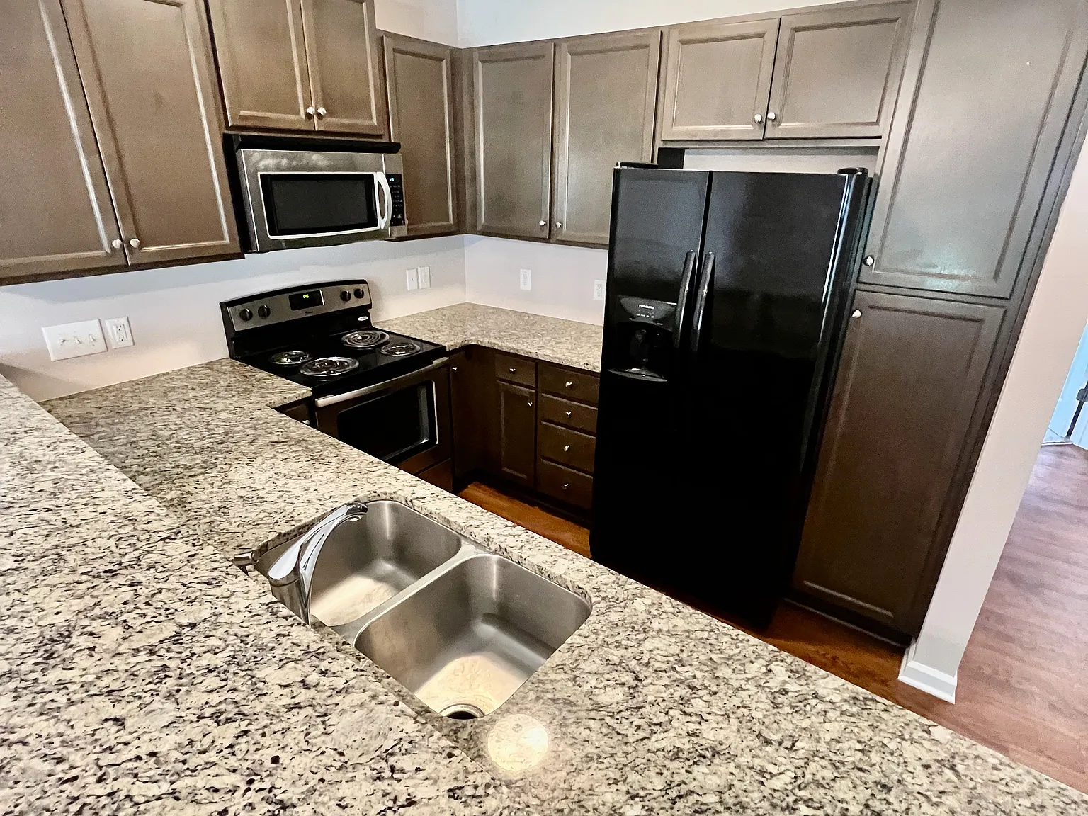 2 bed, $1,600 — Photo 4