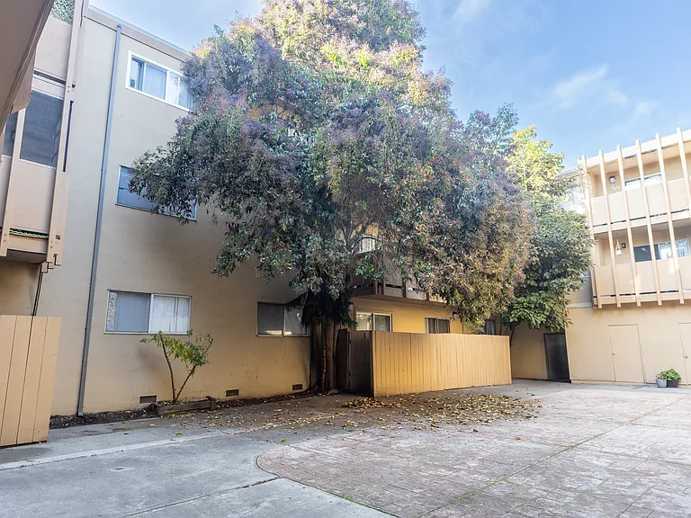 301 E Okeefe St — Photo 22