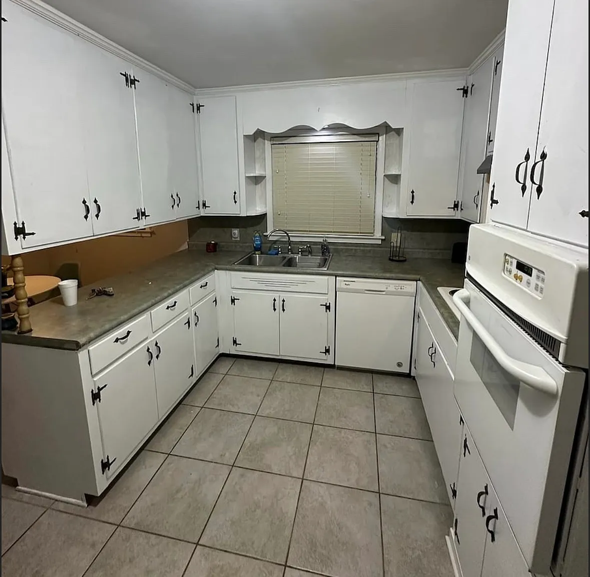 3 bed, $2,400 — Photo 1
