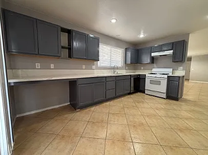3 bed, 1284 sqft, $1,900 — Photo 3