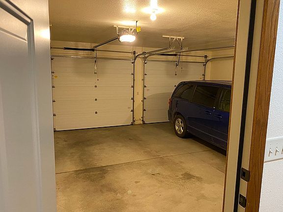 5th image of 1600 E Berkshire Dr